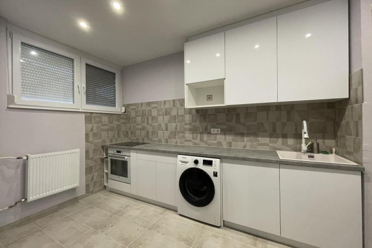 Kiadó 2 szobás belvárosi lakás, liftes társasházban, teljes körűen felújítva