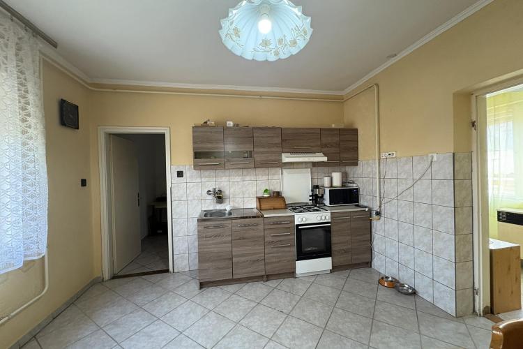 Eladó kis családi ház a belvároshoz közel