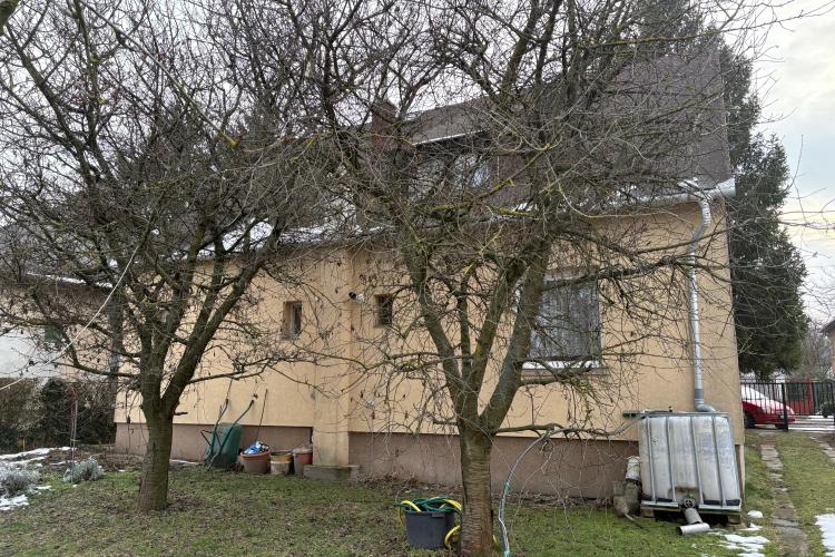 Kedvelt családi házas övezetben 4 szobás ház eladó!