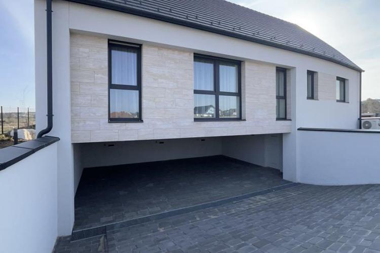 Eladó prémium minőségben kivitelezett,  Új építésű családi és ikerház Nyergesújfalun