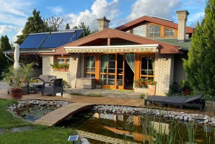 Eladó családi és vendégház Piliscséven, parkosított telken, csodálatos környezetben