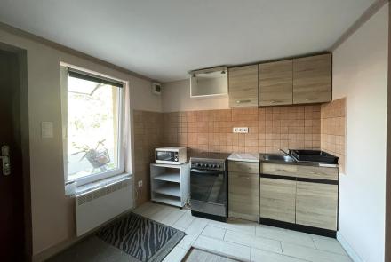 Eladó felújított sorház, kis kerttel