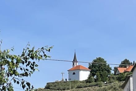 Eladó tágas, világos belvárosi téglalakás