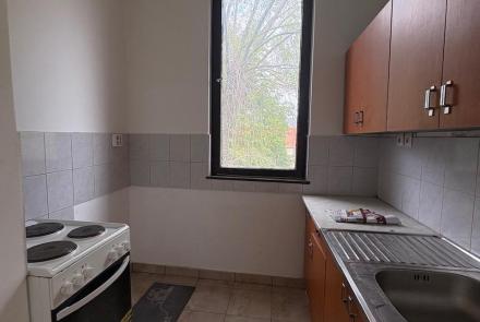 Két szoba+erkélyes téglalakás Szentgyörgymezőn