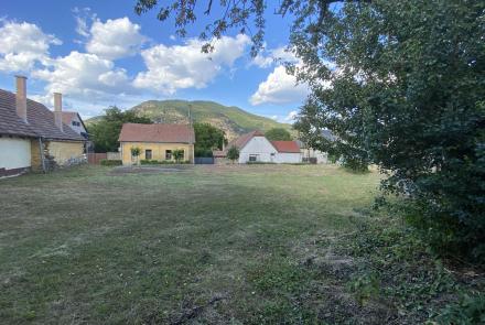 Dömösi panorámás építési telek, központi helyen, 40%-os beépíthetőséggel